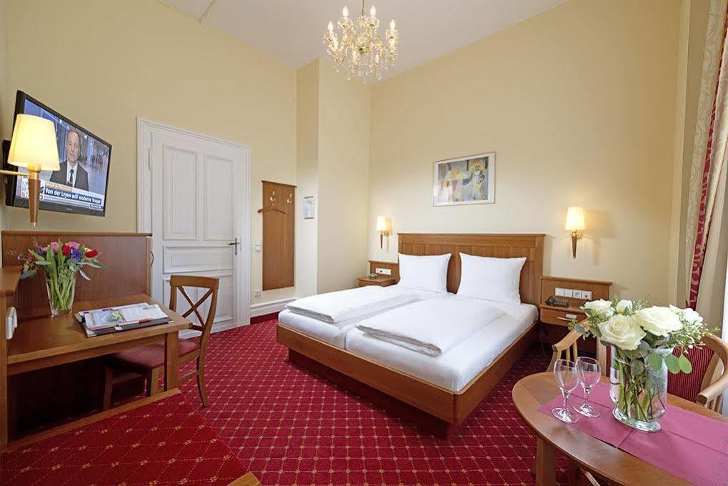 Hotel Schweizer Hof บาเดน-บาเดน ภายนอก รูปภาพ